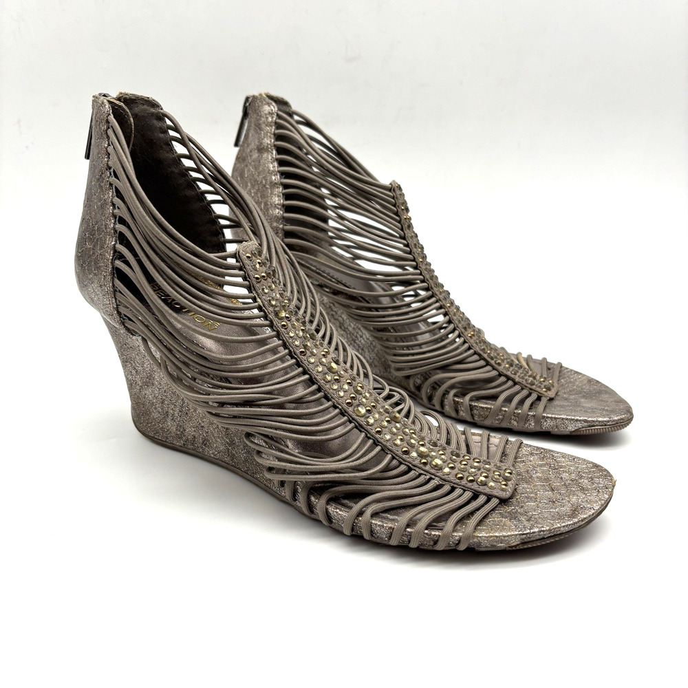 2012 Y2K Kenneth Cole Reaction 'Cedar Bench' Silver Stretch Rhinestone Wedge 10M